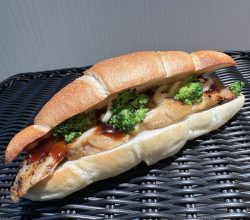 炭火照り焼きチキンの塩パンサンド