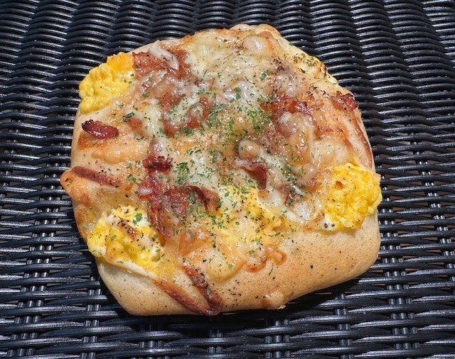 照り焼きチキンとたまごのフォカッチャ