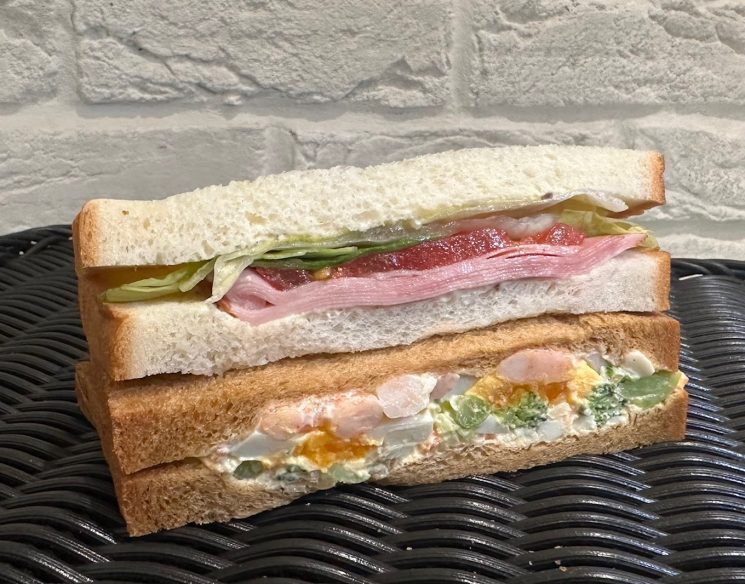 海老ブロッコリーと ハム野菜のサンド
