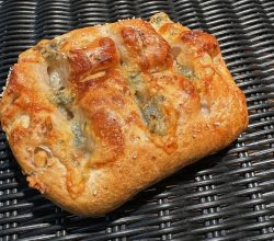 ゴルゴンゾーラの塩くるみパン