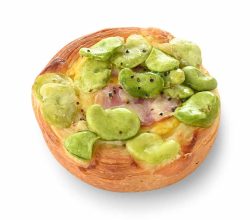 そら豆とベーコンとたまごのデニッシュ