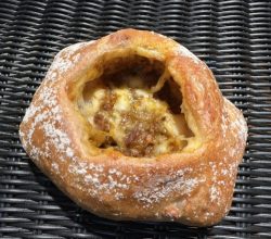 くるみの キーマカレーパン